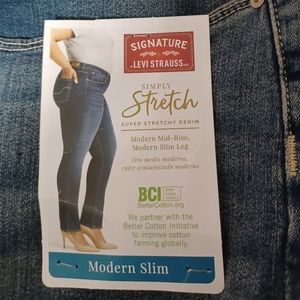 Signature Levi's Straus Modern Mid Rise Jeans